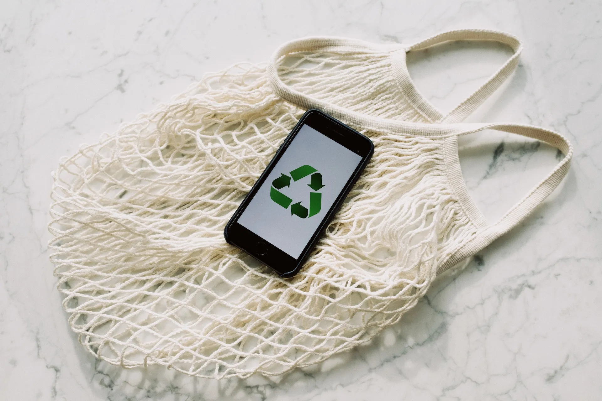 Polaku, oddaj stary smartfon do recyklingu!